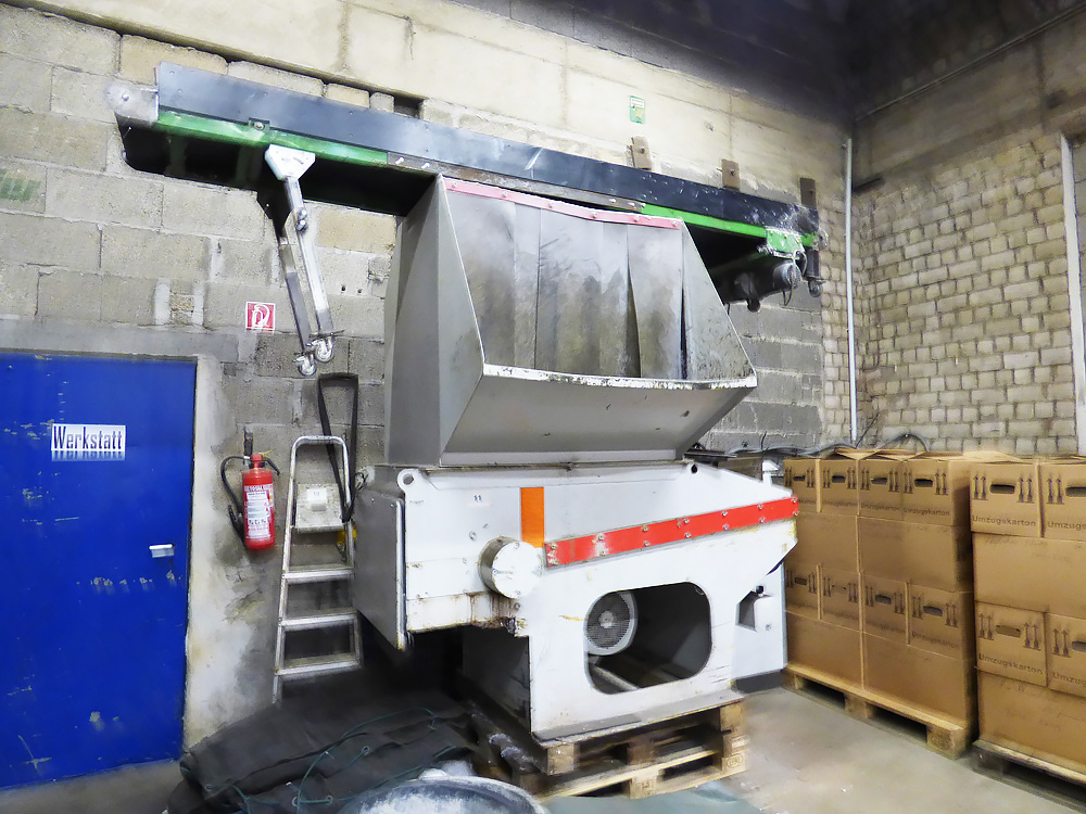 Pos.  11:  Wertstoff-Zerkleinerer – Lot  11:  Recyclable waste shredder