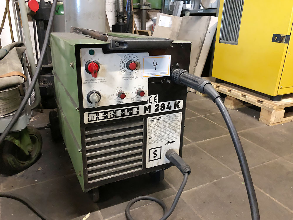Pos.  4:  Schutzgasschweißgerät – Lot  4:  Inert gas welding machine
