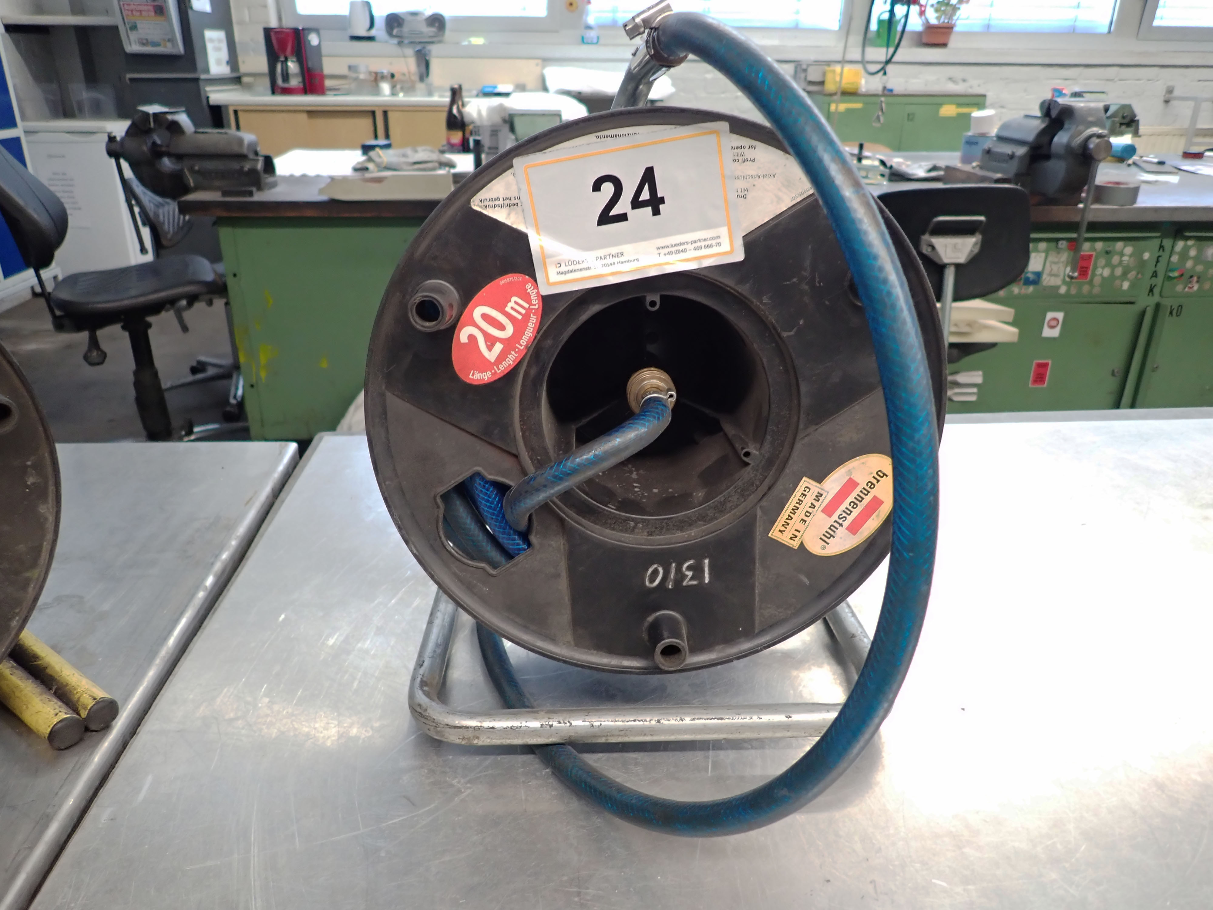 Pos.  24:  Druckluft-Schlauchaufroller – Lot  24:  Compressed air hose reel