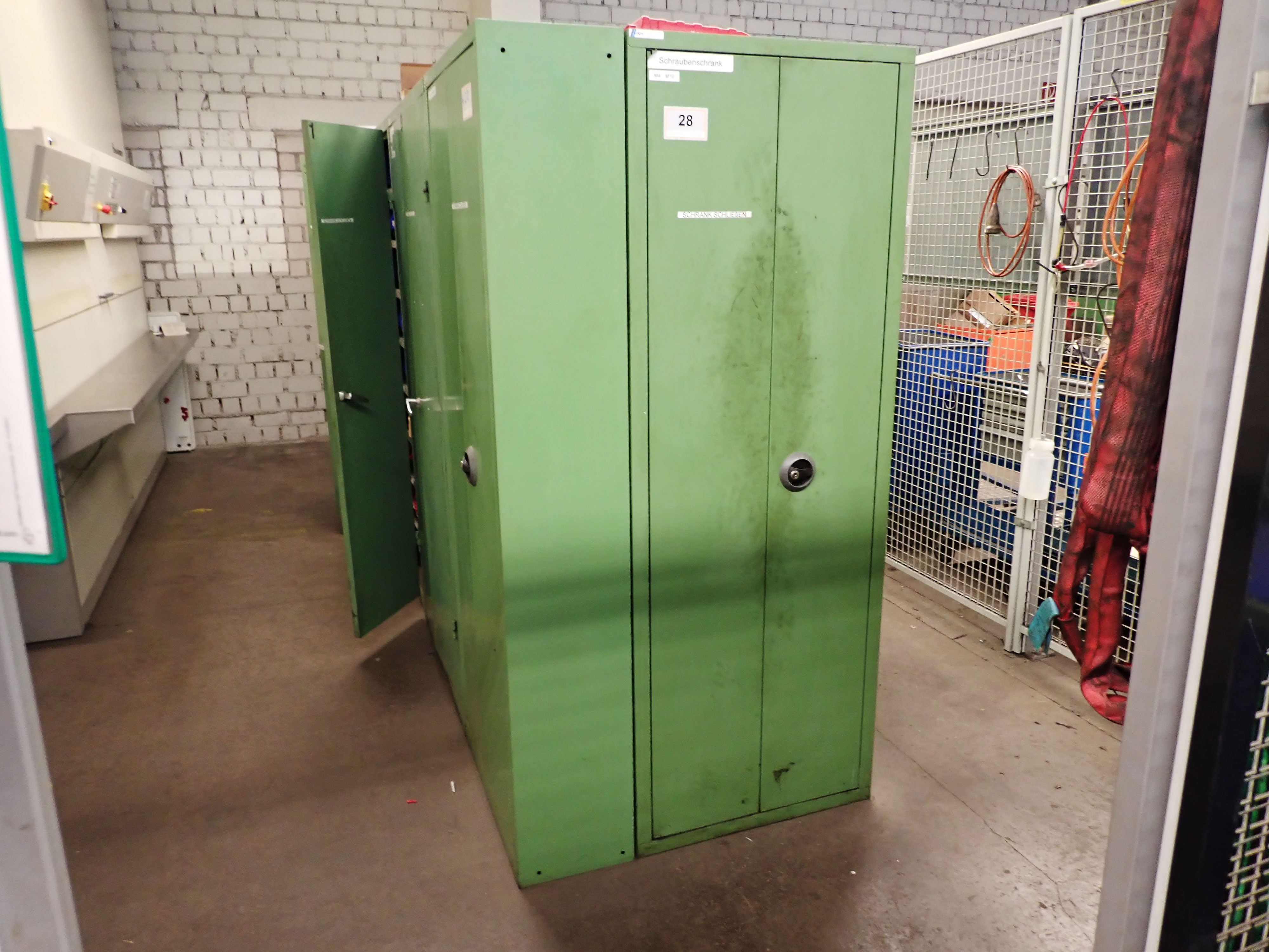 Pos.  28:  Stahlschränke – Lot  28:  Steel cabinets