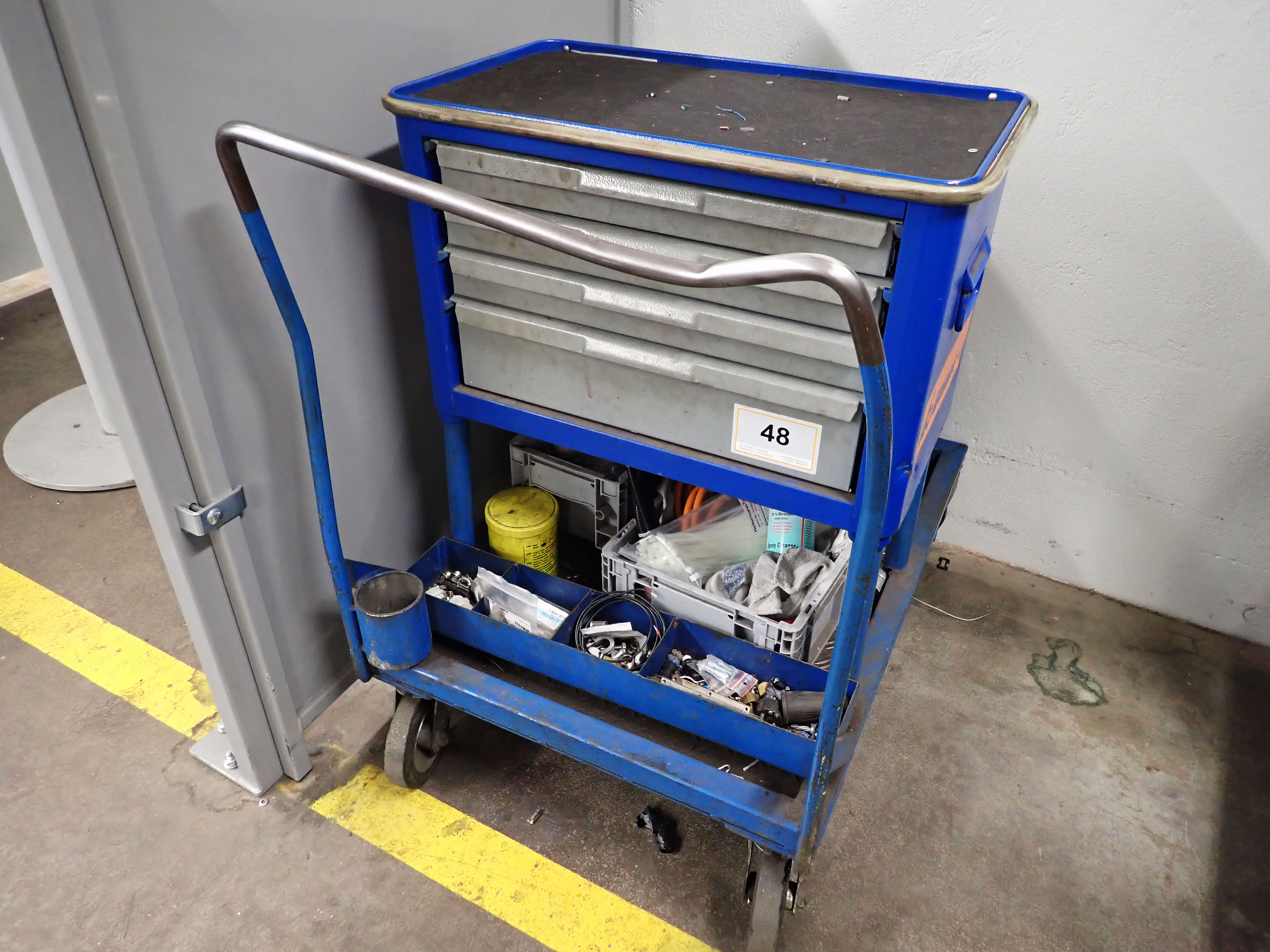 Pos.  48:  Werkzeugschubladencontainer – Lot  48:  Tool drawer container