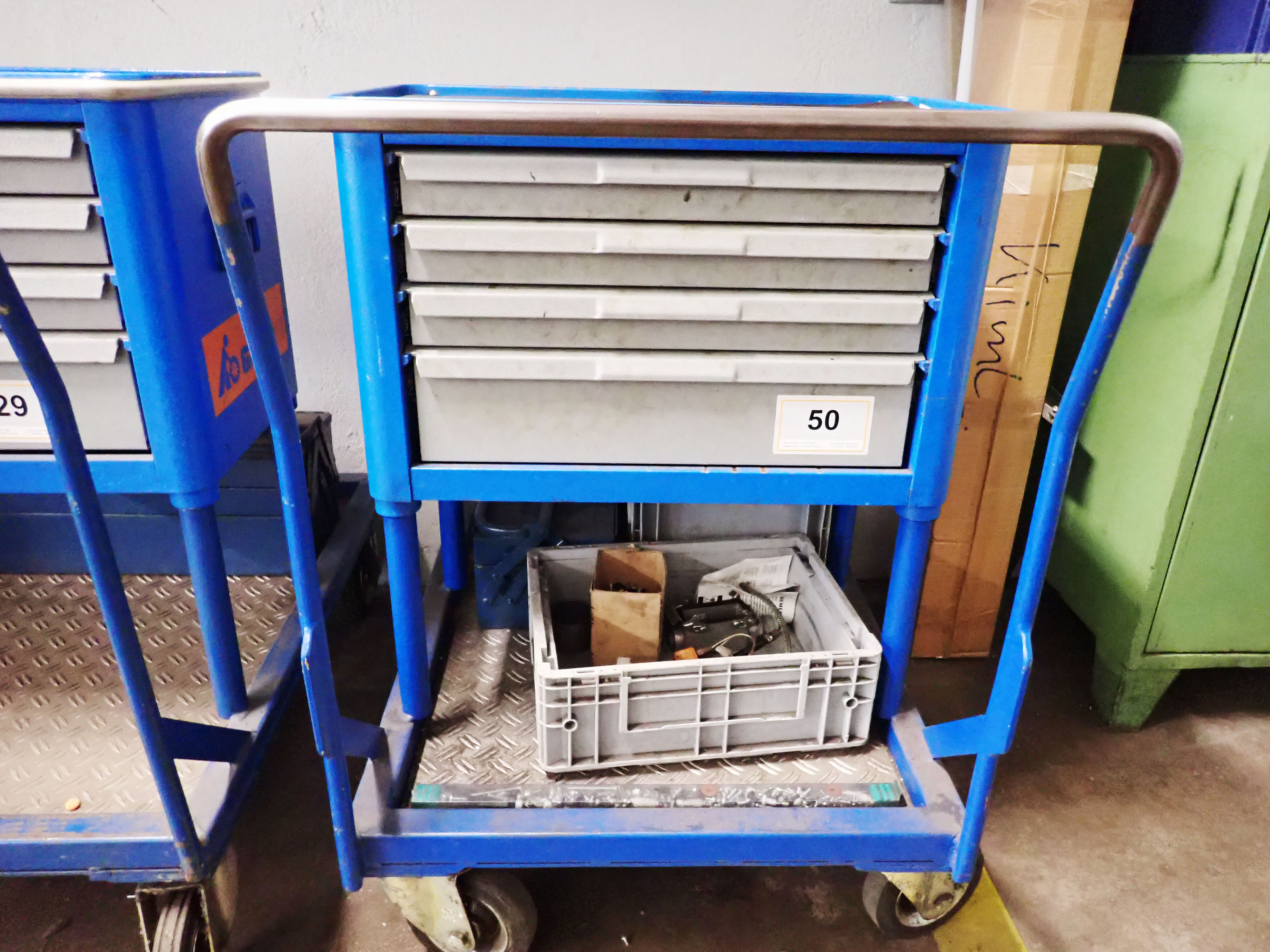 Pos.  50:  Werkzeugschubladencontainer – Lot  50:  Tool drawer container