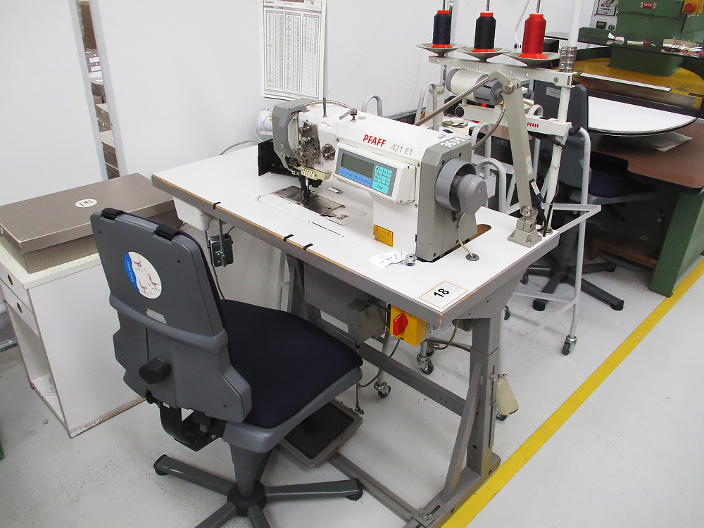 Pos.  18:  1-Nadel-Flachsteppmaschine – Lot  18:  Single-needle flat quilting machine