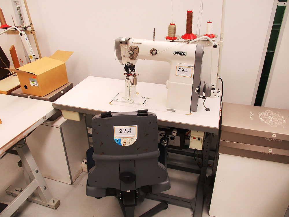 Pos.  27a:  1-Nadel-Säulennähmaschine – Lot  27a:  Single-needle post-bed sewing machine