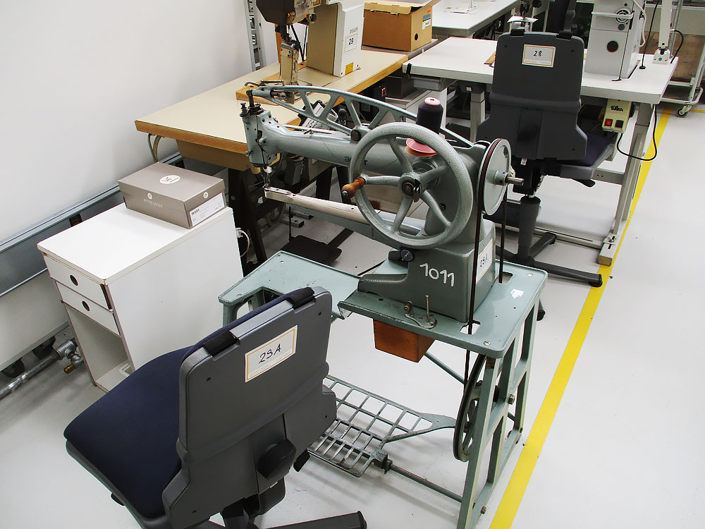 Pos.  29a:  Reparaturnähmaschine – Lot  29a:  Repair sewing machine