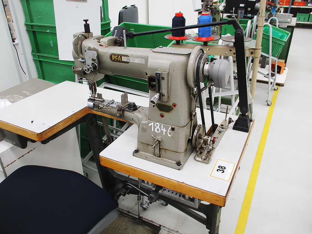 Pos.  38:  1-Nadel-Steppmaschine – Lot  38:  Single-needle quilting machine
