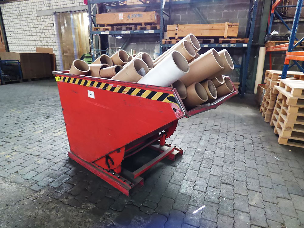 Pos.  27:  Kippbehälter – Lot  27:  Tipping container