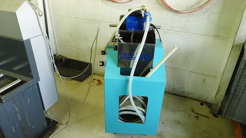 Pos.  3:  mobiles KSS-Reinigungssystem – Lot  3:  Mobile cooling lubricant cleaning system