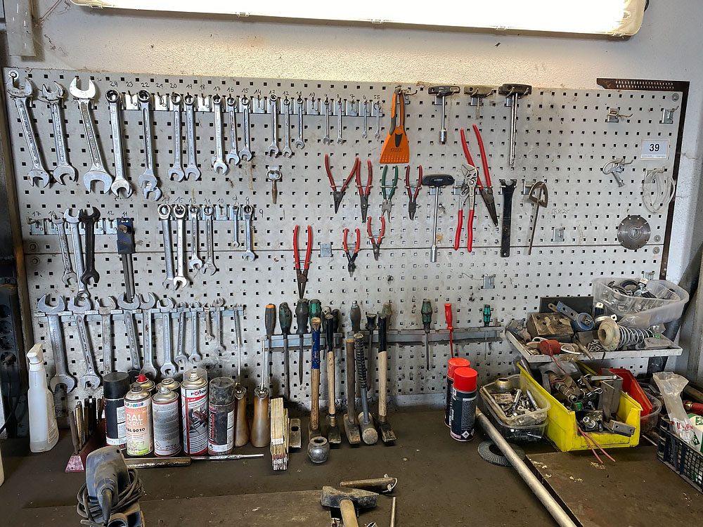 Pos.  39:  Werkzeugtafeln – Lot  39:  Tool boards
