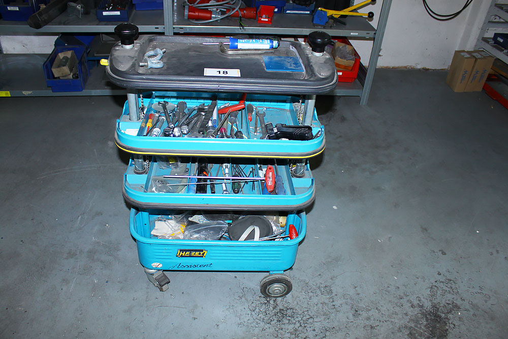 Pos.  18:  Werkzeugwagen – Lot  18:  Tool trolley