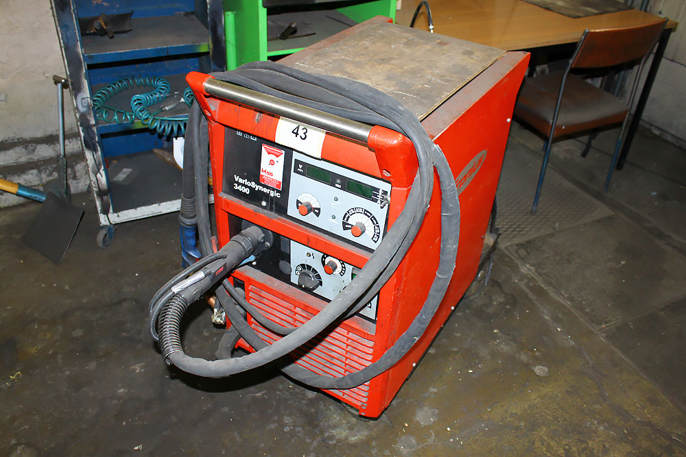 Pos.  43:  Schutzgasschweißgerät – Lot  43:  Inert gas welding machine
