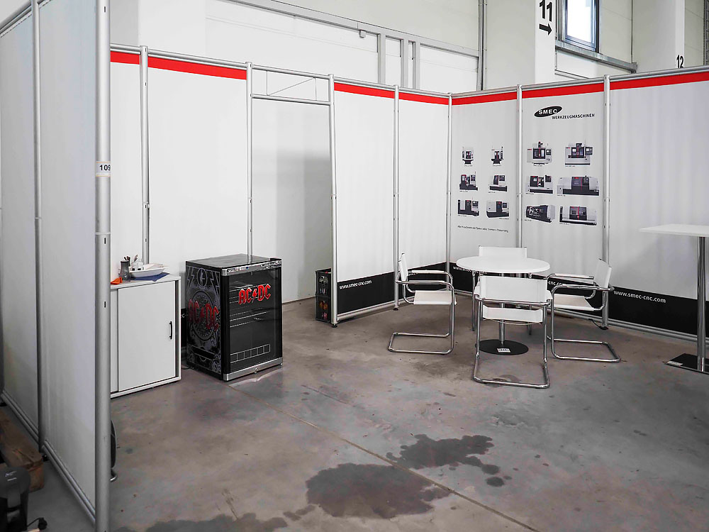 Pos.  109:  Messestand – Lot  109:  Exhibition booth