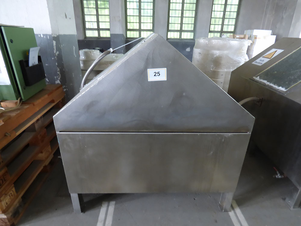 Pos.  25:  Edelstahl-Durchlaufsterilisationskammer – Lot  25:  Stainless steel continuous sterilization chamber