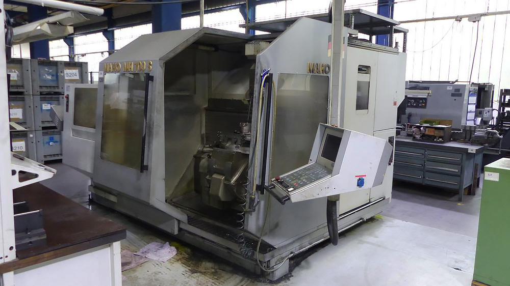 Pos.  30:  CNC-Universal-Fräsmaschine – Lot  30:  CNC universal milling machine